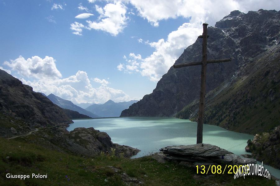 13 Il lago di Alpe Gera, strapieno .JPG